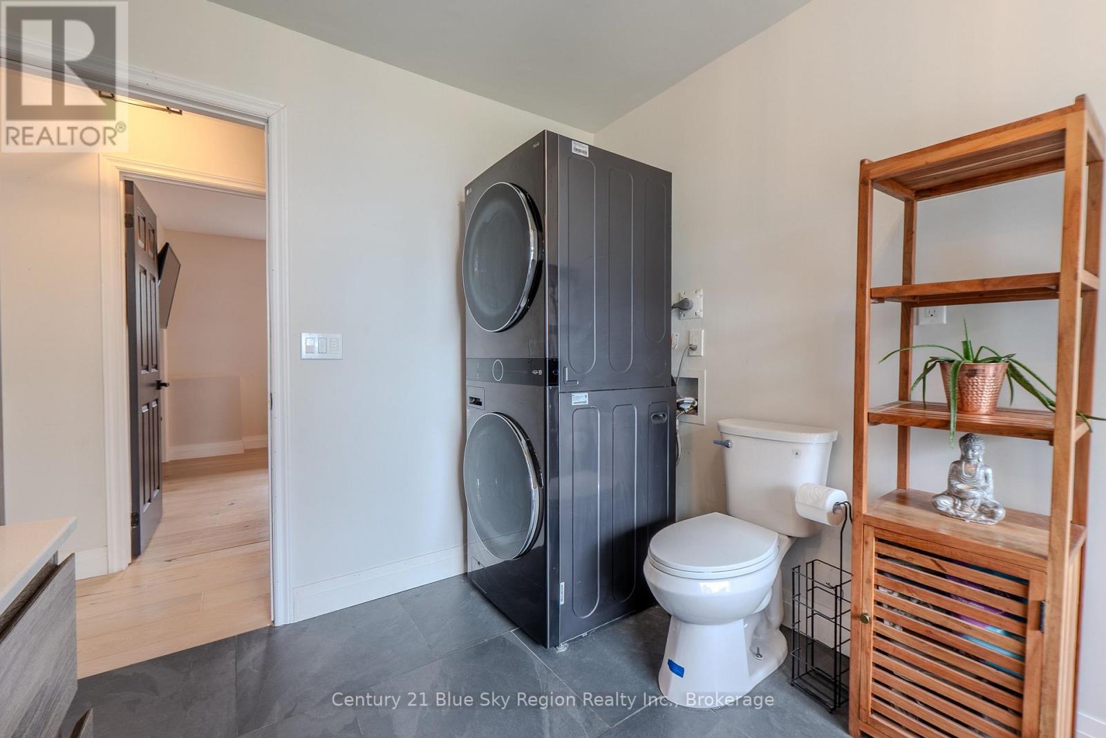 64 Ninovan Road E Property Photo 21