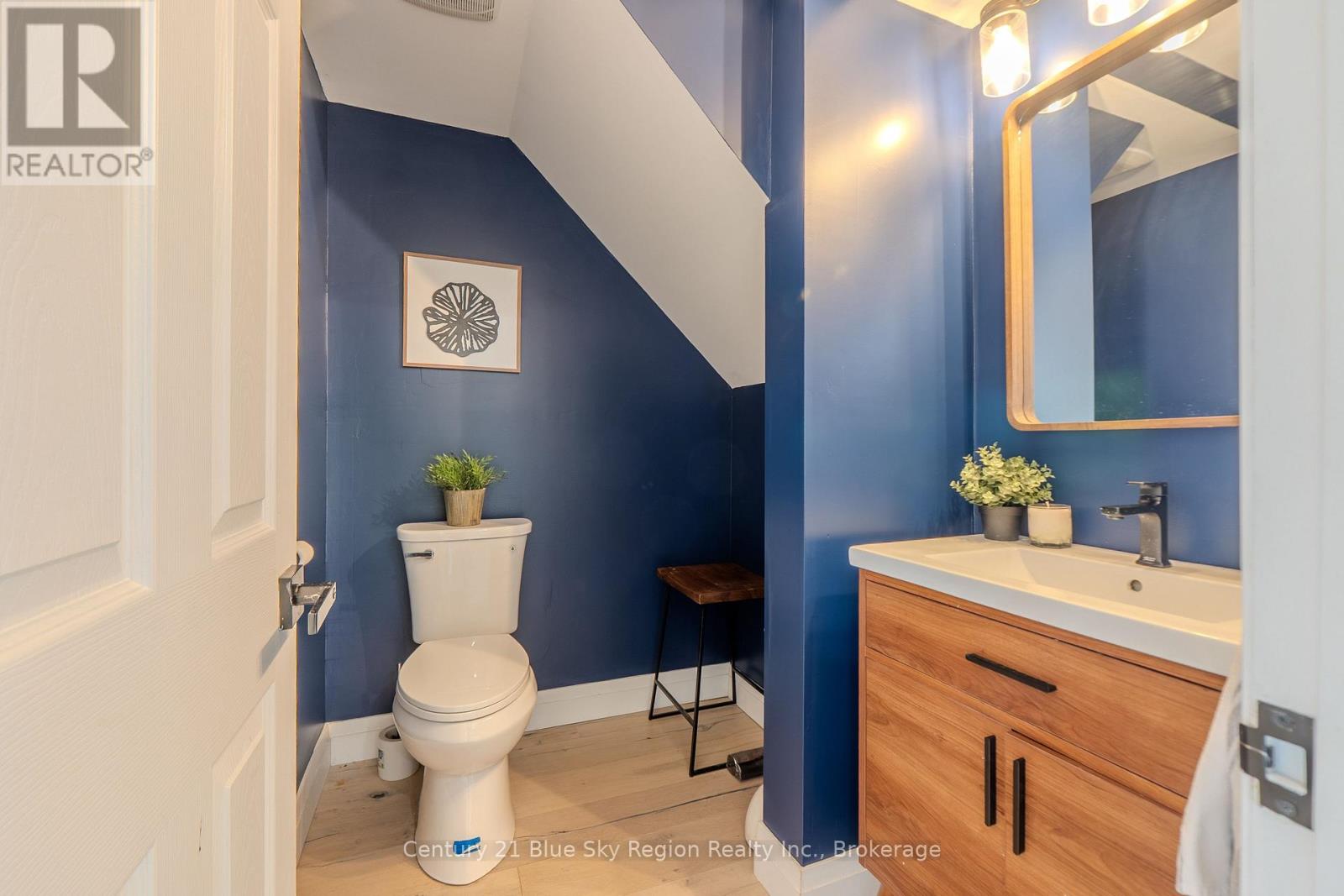64 Ninovan Road E Property Photo 28