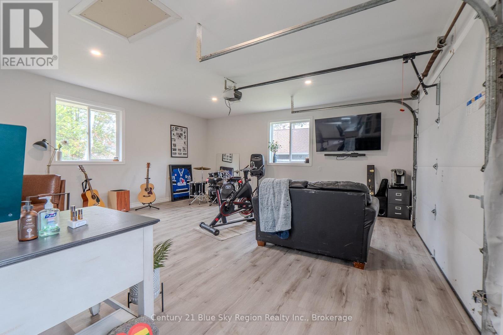 64 Ninovan Road E Property Photo 34