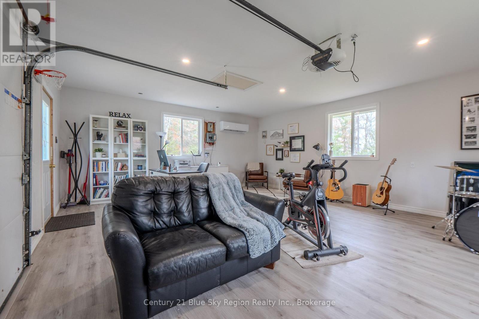 64 Ninovan Road E Property Photo 35