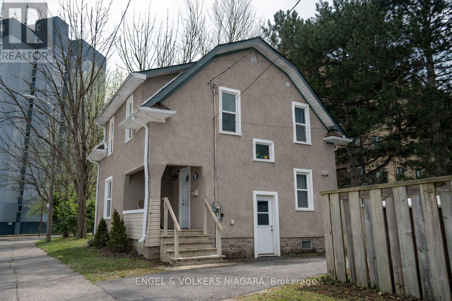 4752 Crawford Place W Property Photo 4