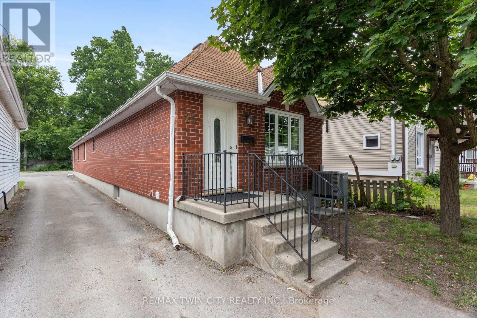 25 Saunby Street Property Photo 2