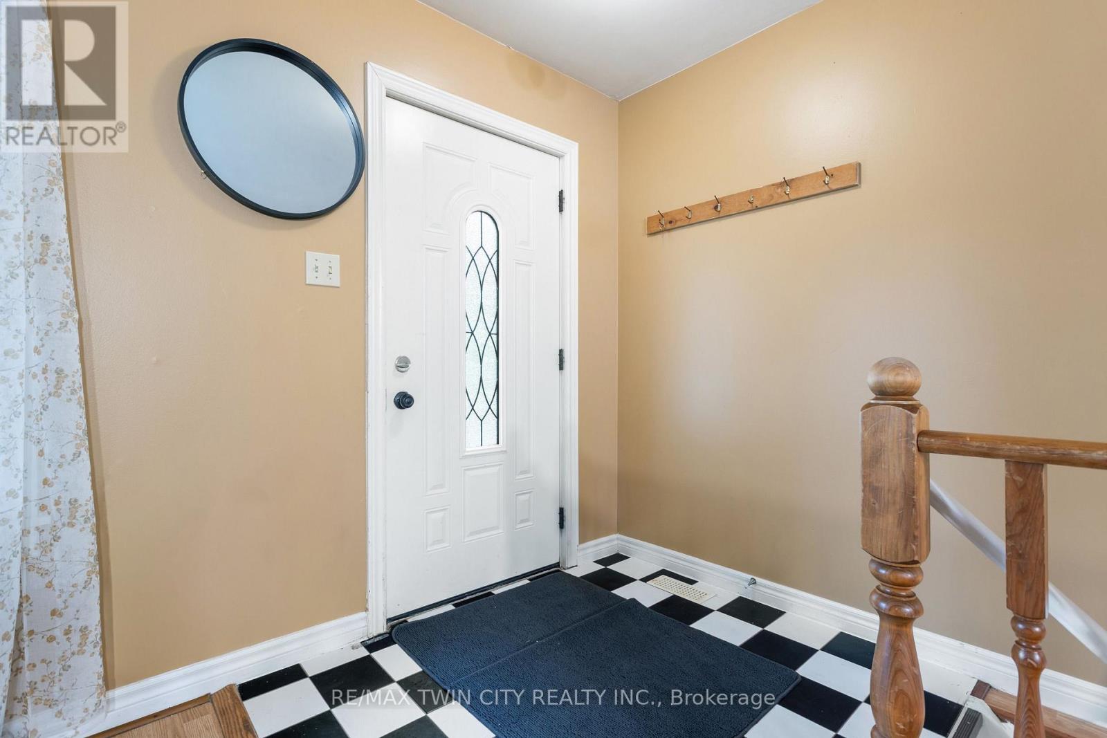 25 Saunby Street Property Photo 4