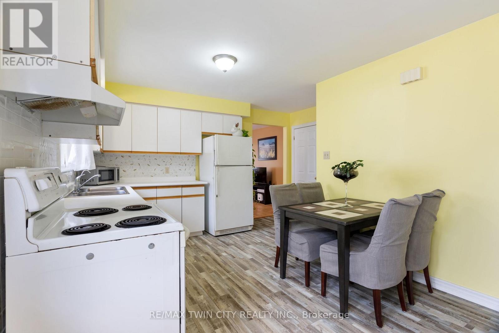 25 Saunby Street Property Photo 15
