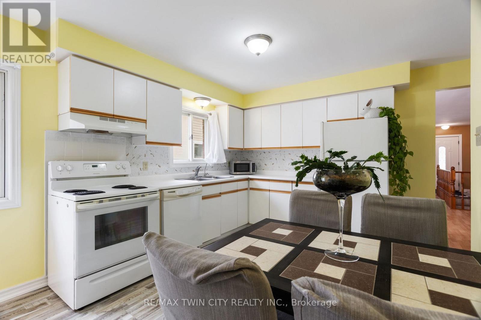 25 Saunby Street Property Photo 17