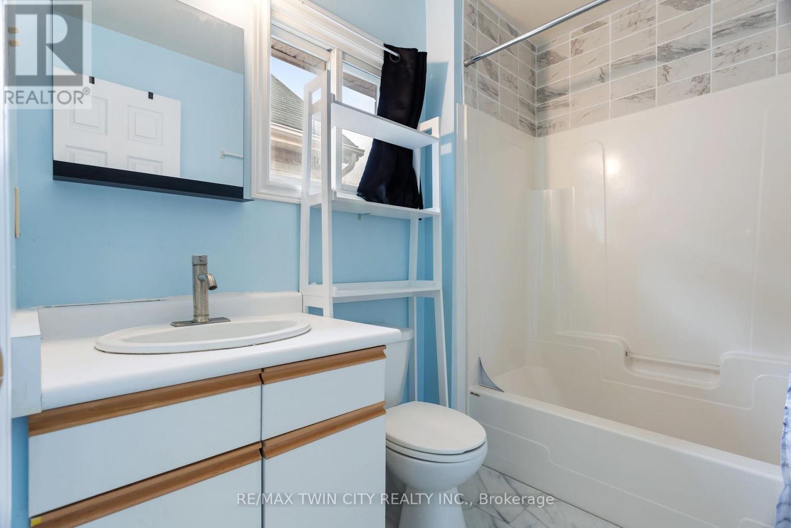 25 Saunby Street Property Photo 28