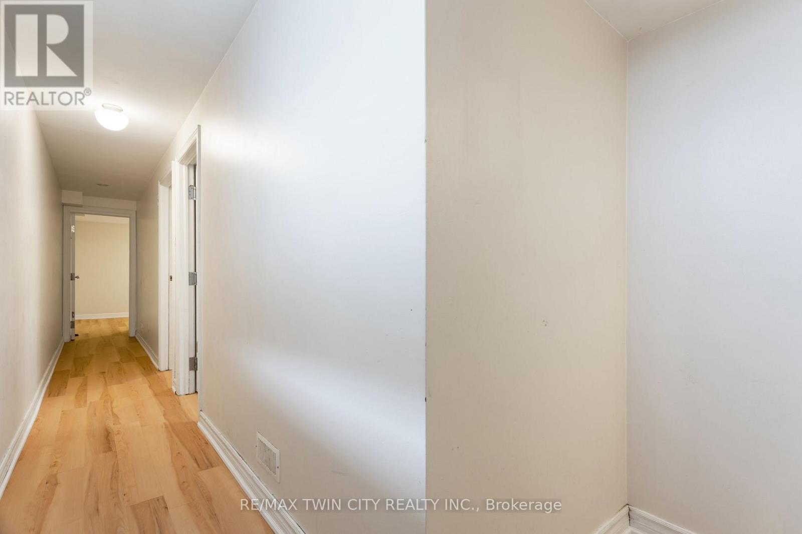 25 Saunby Street Property Photo 30