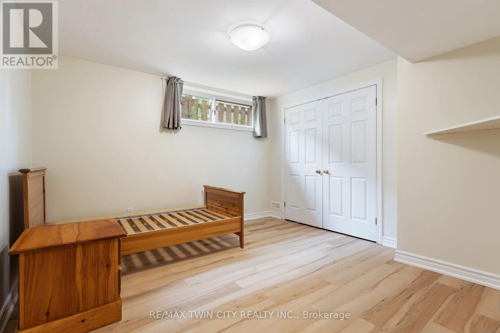 25 Saunby Street Property Photo 31