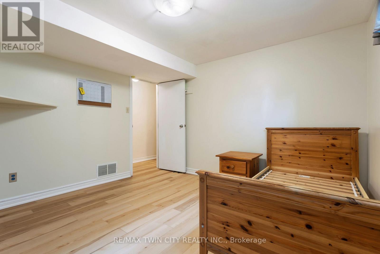 25 Saunby Street Property Photo 32