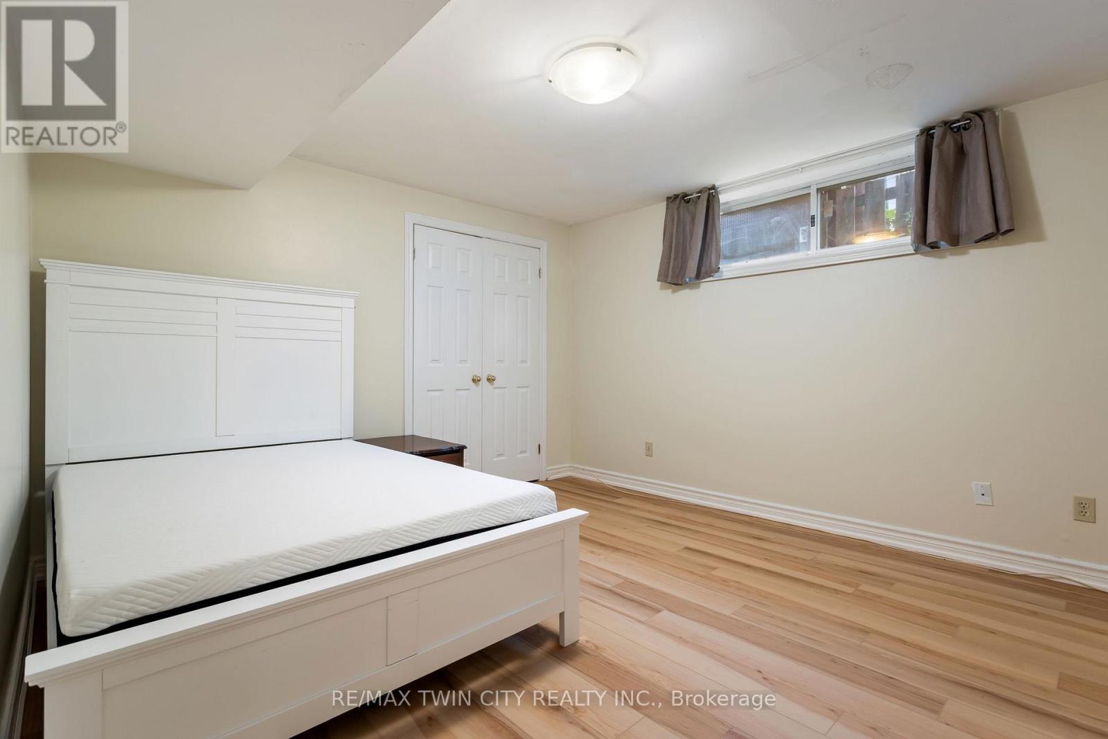 25 Saunby Street Property Photo 33
