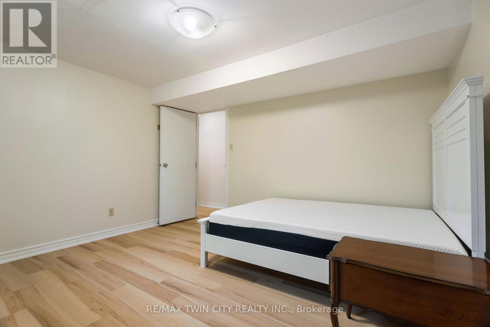 25 Saunby Street Property Photo 34