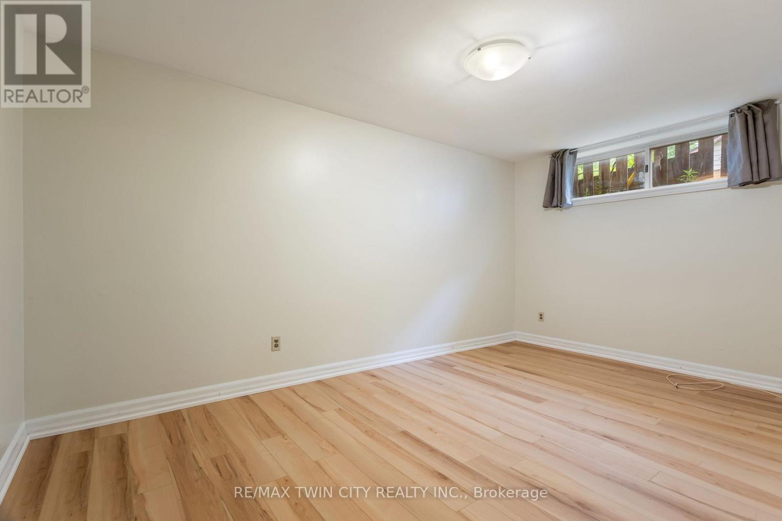 25 Saunby Street Property Photo 35