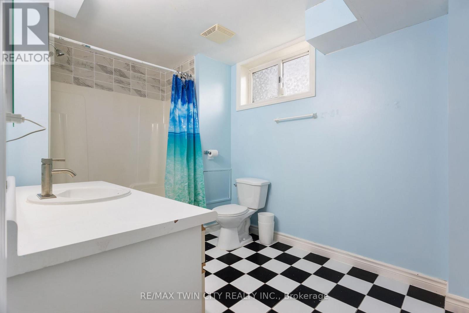 25 Saunby Street Property Photo 37