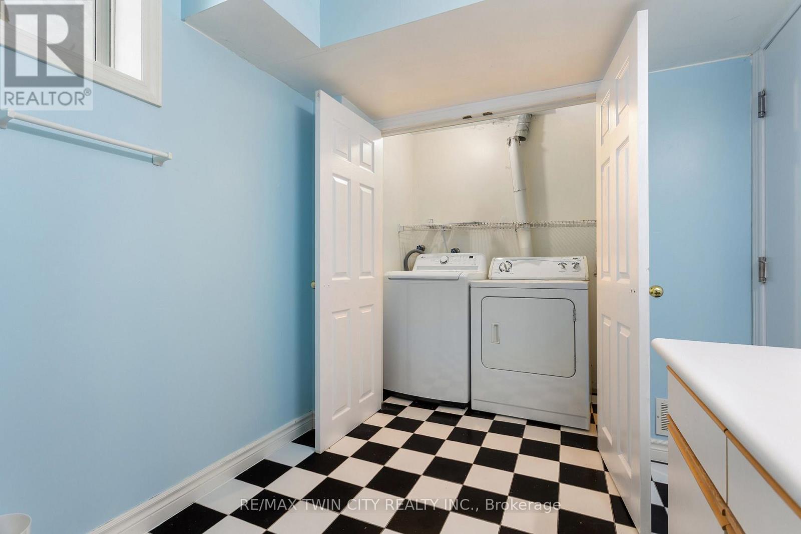 25 Saunby Street Property Photo 38