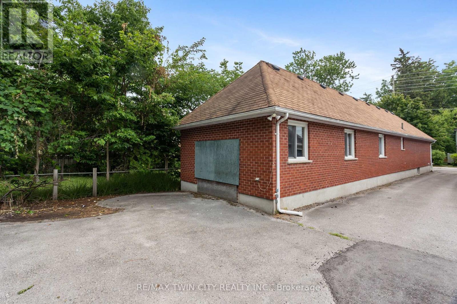25 Saunby Street Property Photo 40