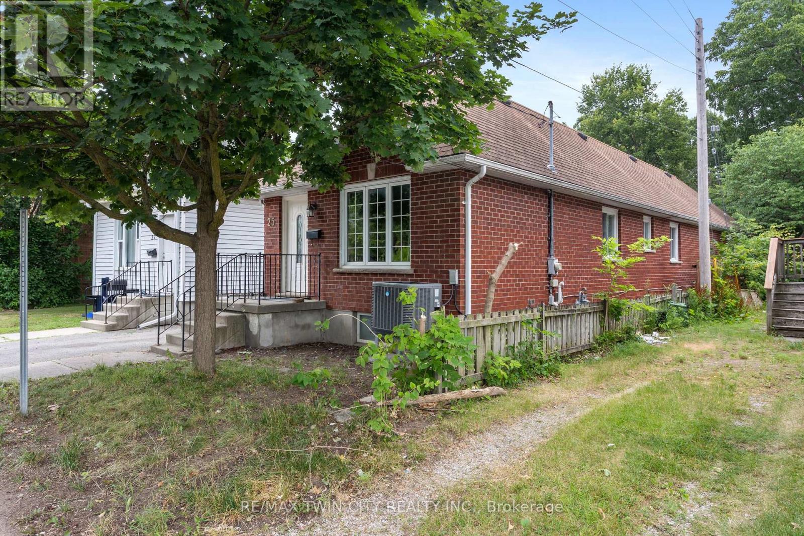25 Saunby Street Property Photo 43