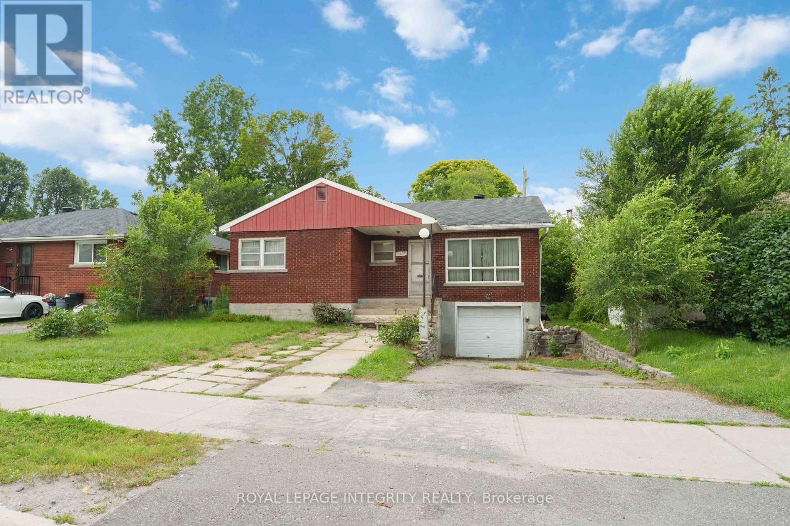 1274 WOODROFFE AVENUE