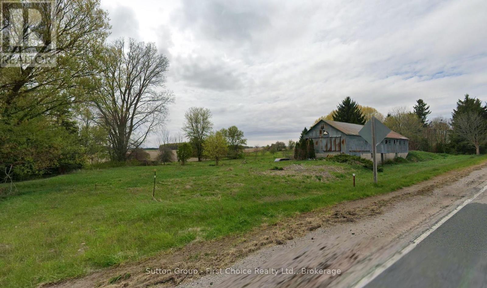 7039 24 Line Property Photo 1