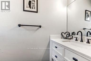 17 - 711 Osgoode Drive Property Photo 3