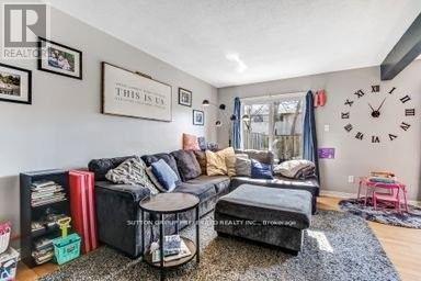 17 - 711 Osgoode Drive Property Photo 4