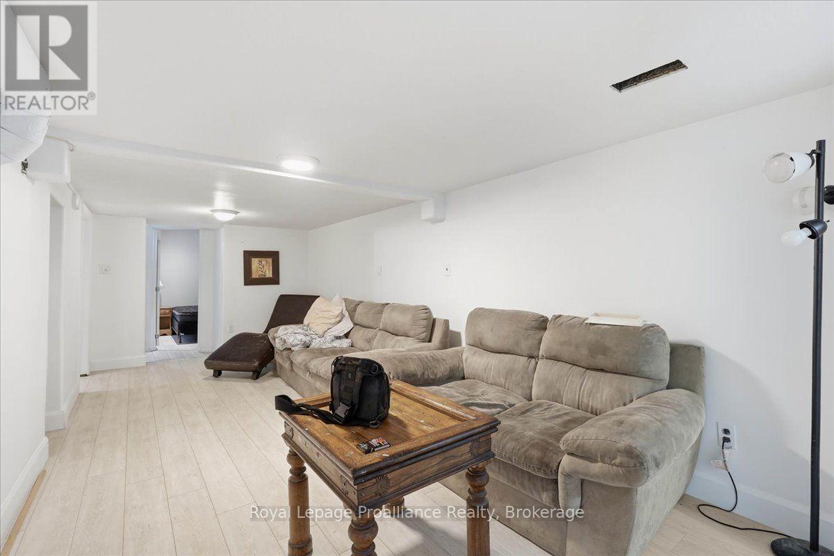 16 Graham Street Property Photo 3