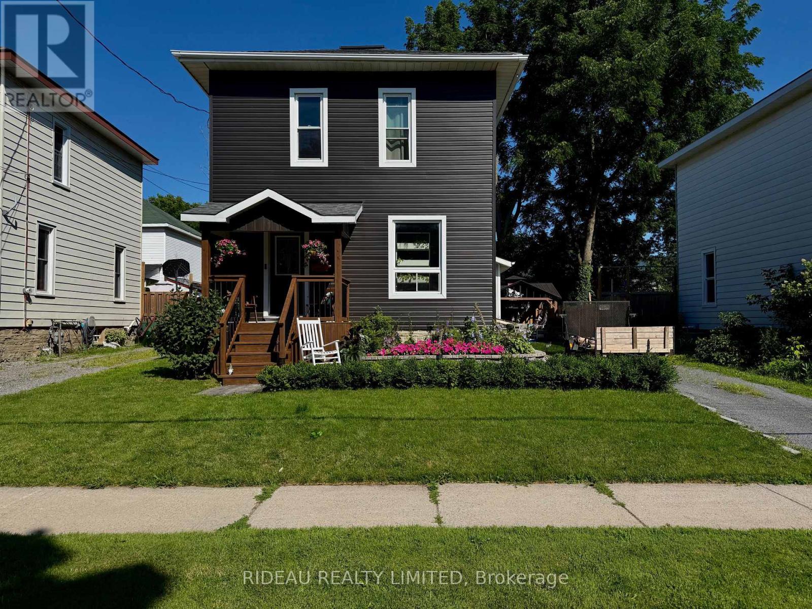 110 MAIN STREET E