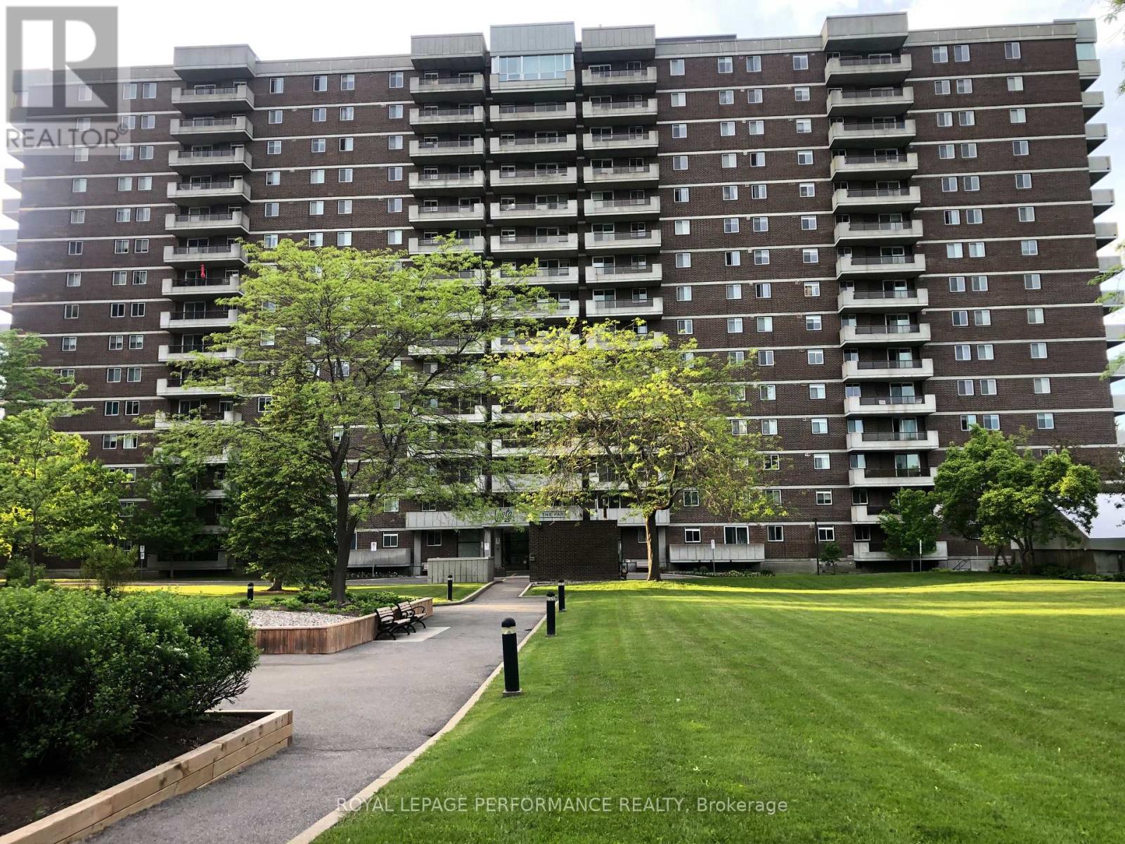 1602 - 1705 Playfair Drive Property Photo 2