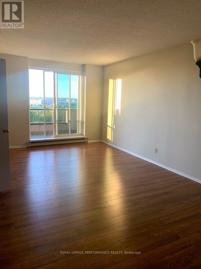 1602 - 1705 Playfair Drive Property Photo 4