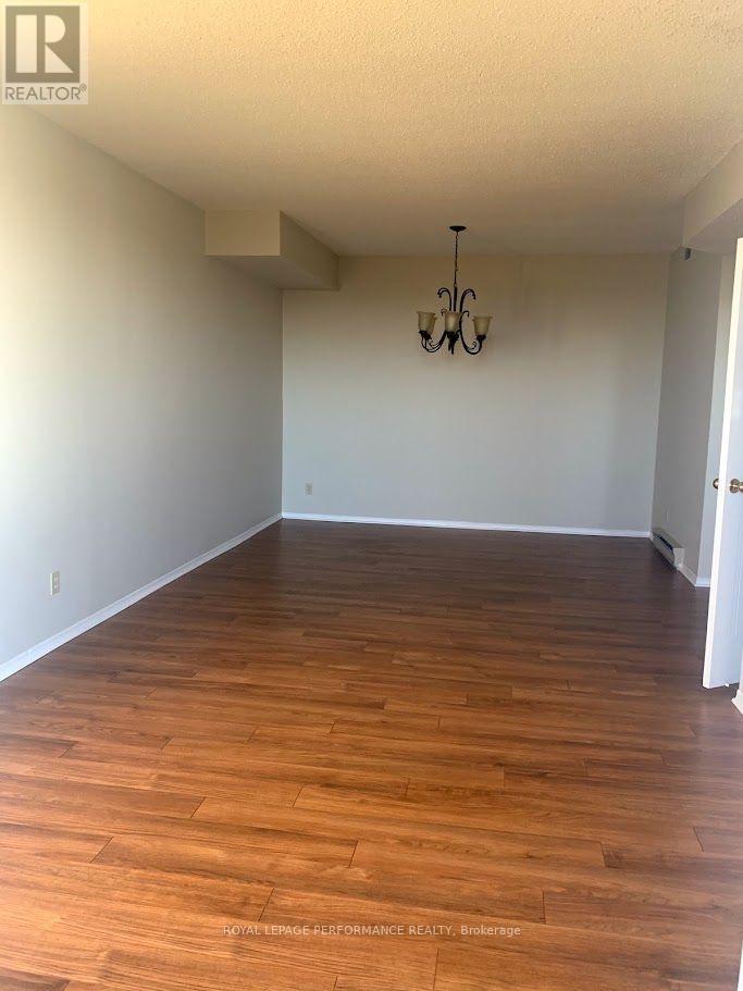 1602 - 1705 Playfair Drive Property Photo 5