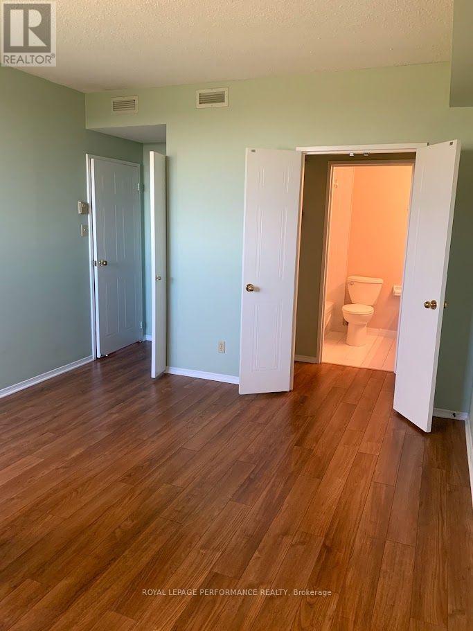 1602 - 1705 Playfair Drive Property Photo 9