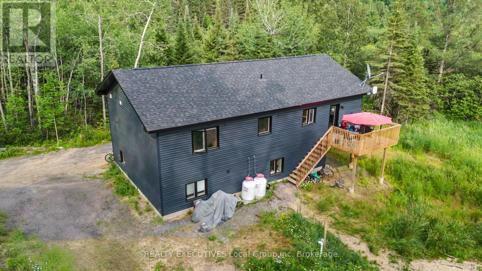 575 Hart Road Property Photo 4