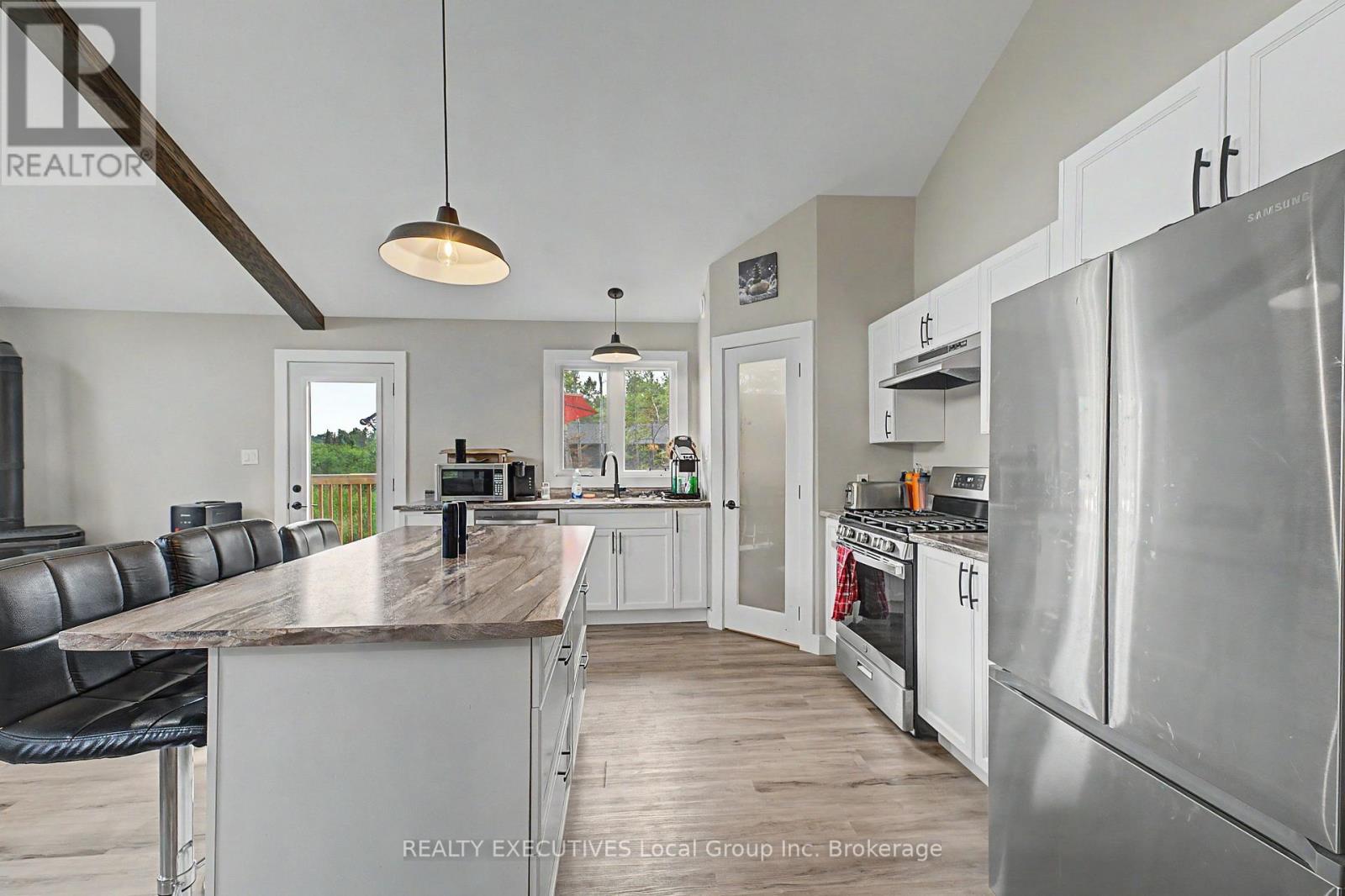 575 Hart Road Property Photo 7