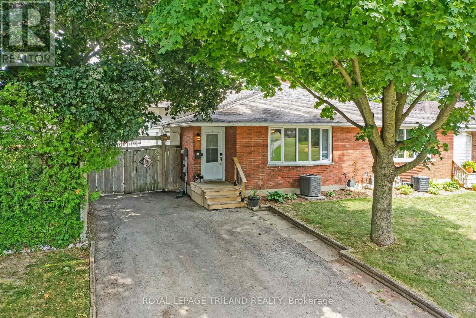 73 GENEVIVE PLACE