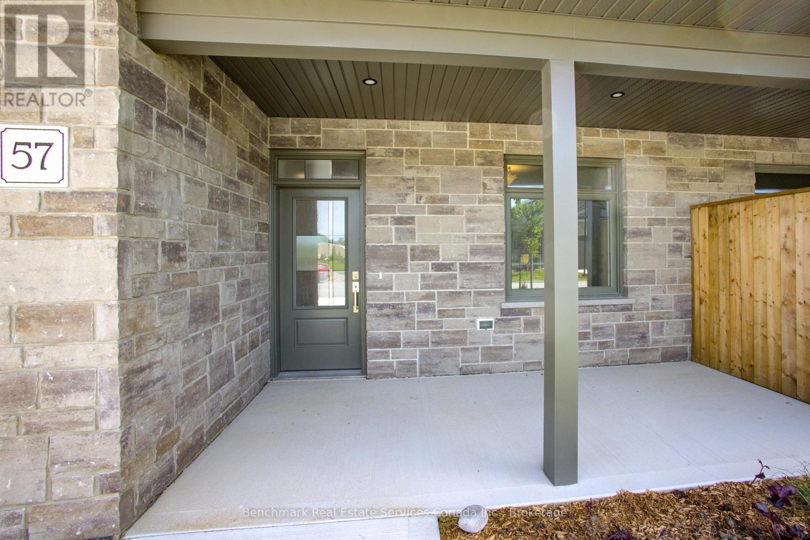 57 Cavalier Crescent Property Photo 4