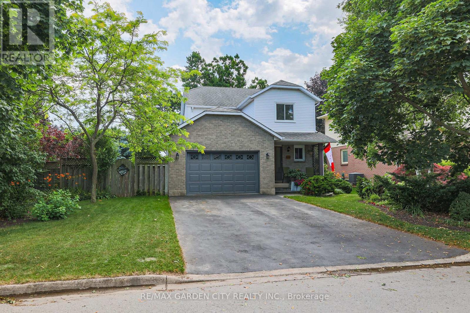 4542 Ivy Gardens Crescent Property Photo 1