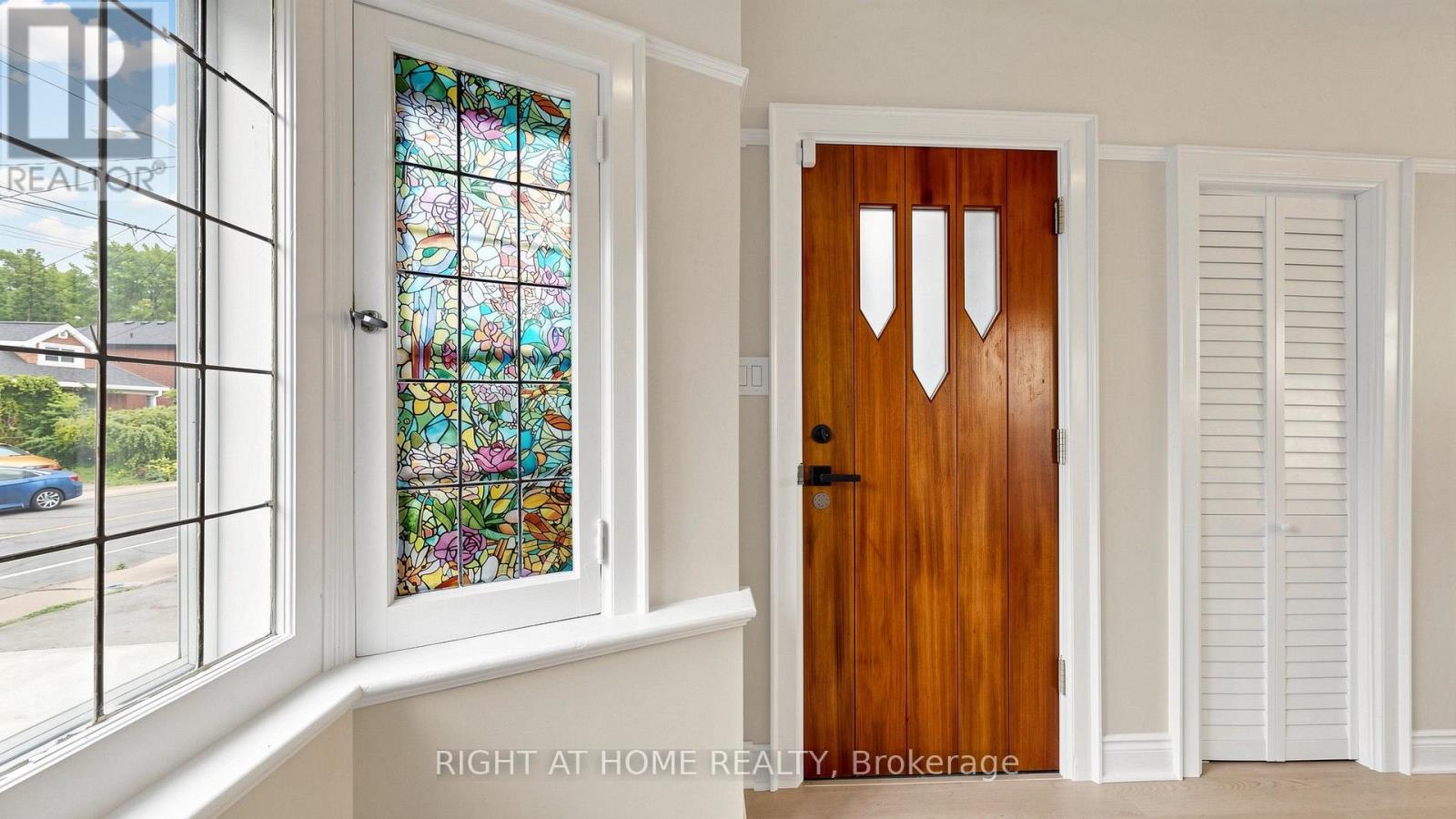 59 Longwood Road N Property Photo 2