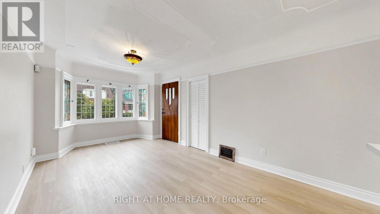 59 Longwood Road N Property Photo 3