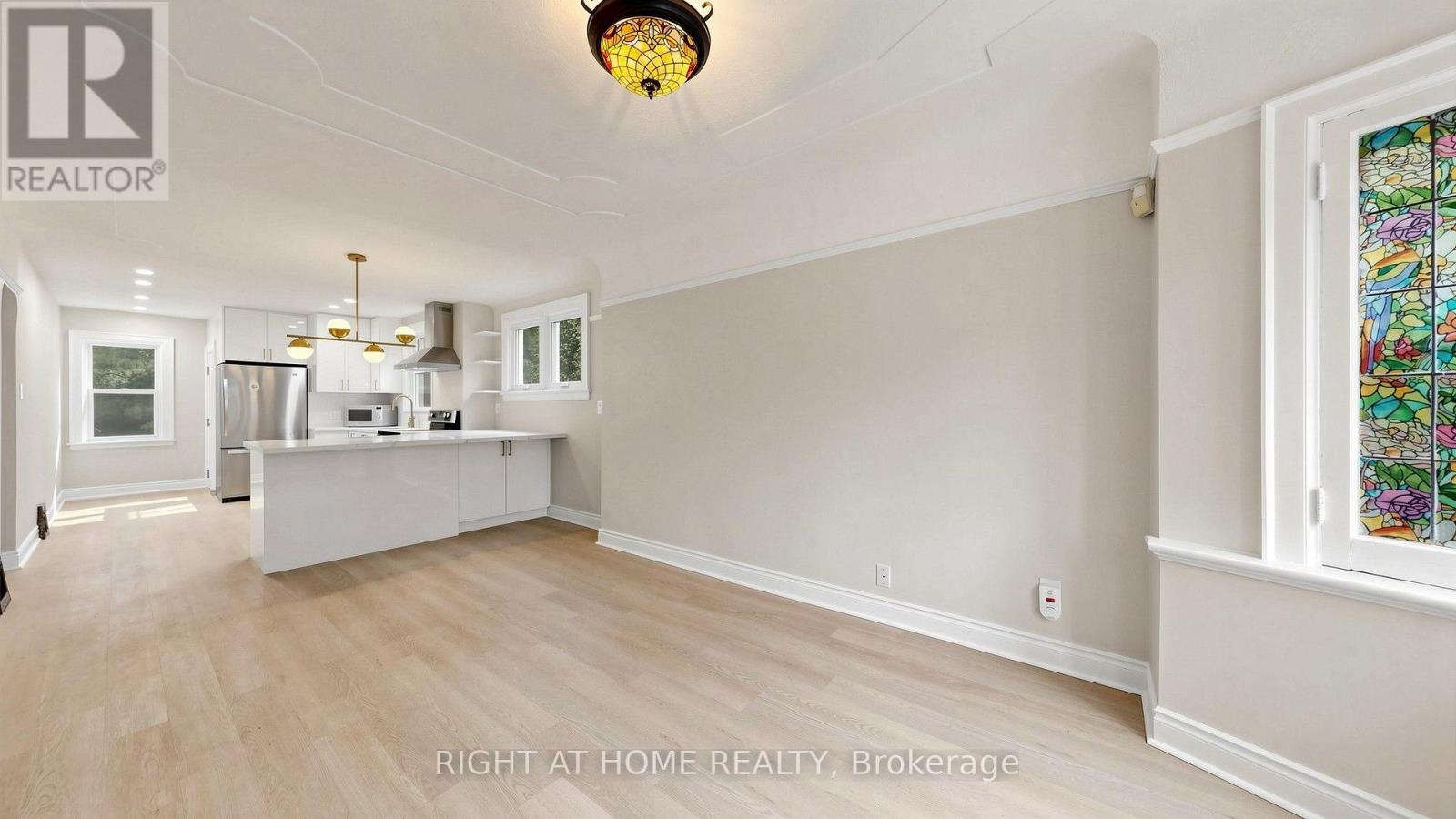 59 Longwood Road N Property Photo 5