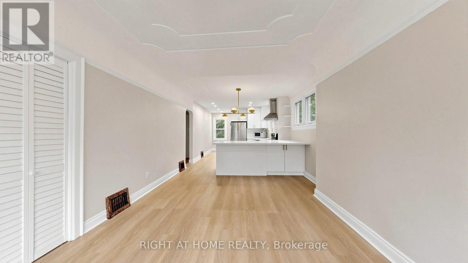 59 Longwood Road N Property Photo 8
