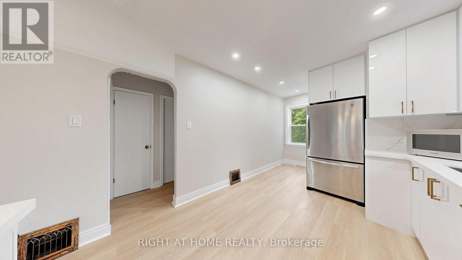 59 Longwood Road N Property Photo 11