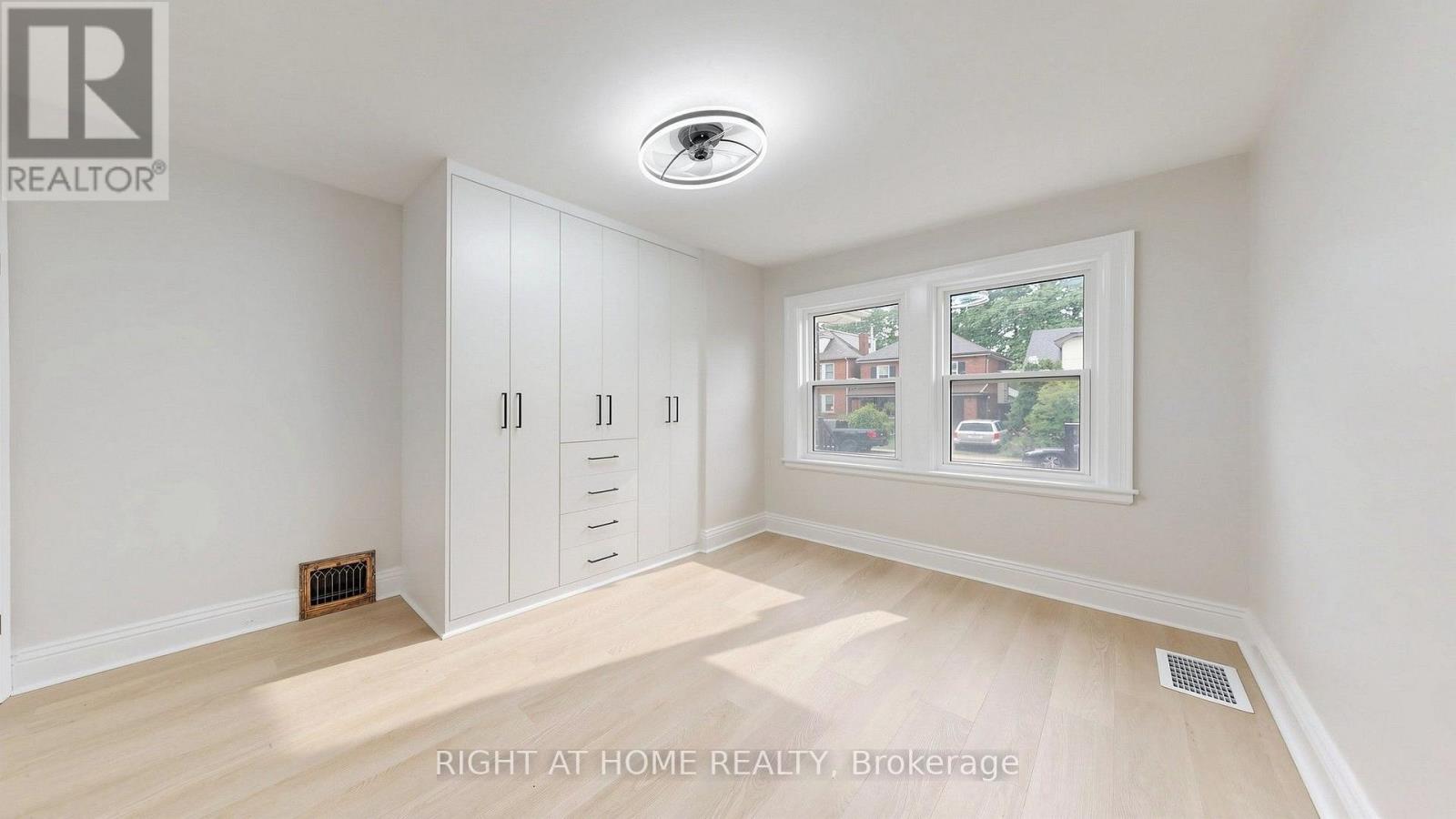 59 Longwood Road N Property Photo 13