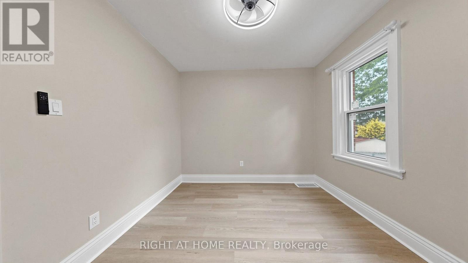 59 Longwood Road N Property Photo 15