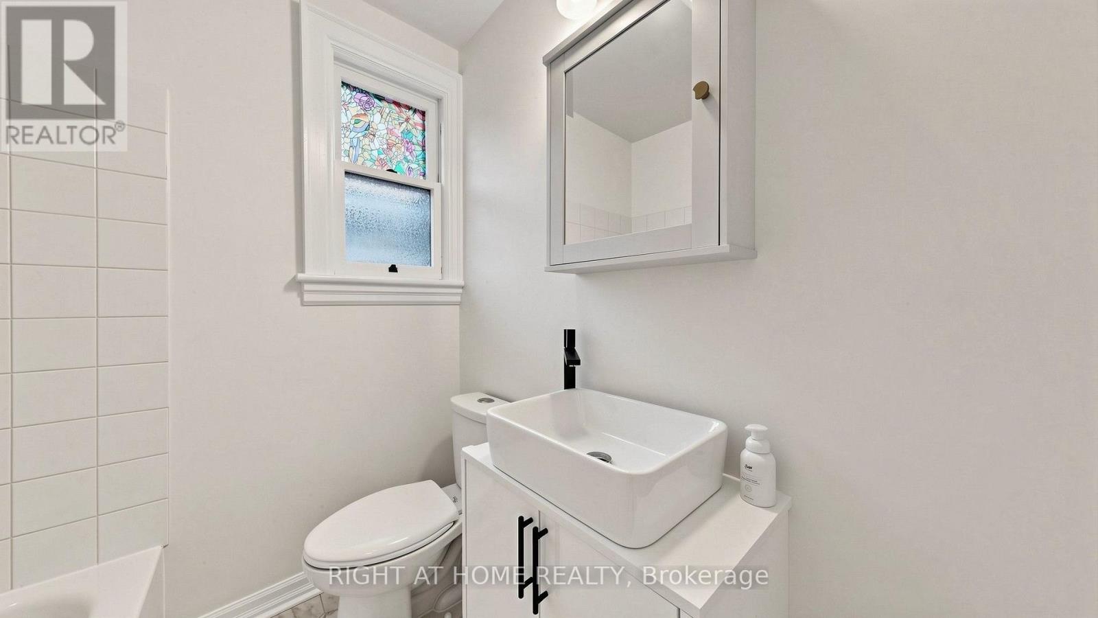 59 Longwood Road N Property Photo 16