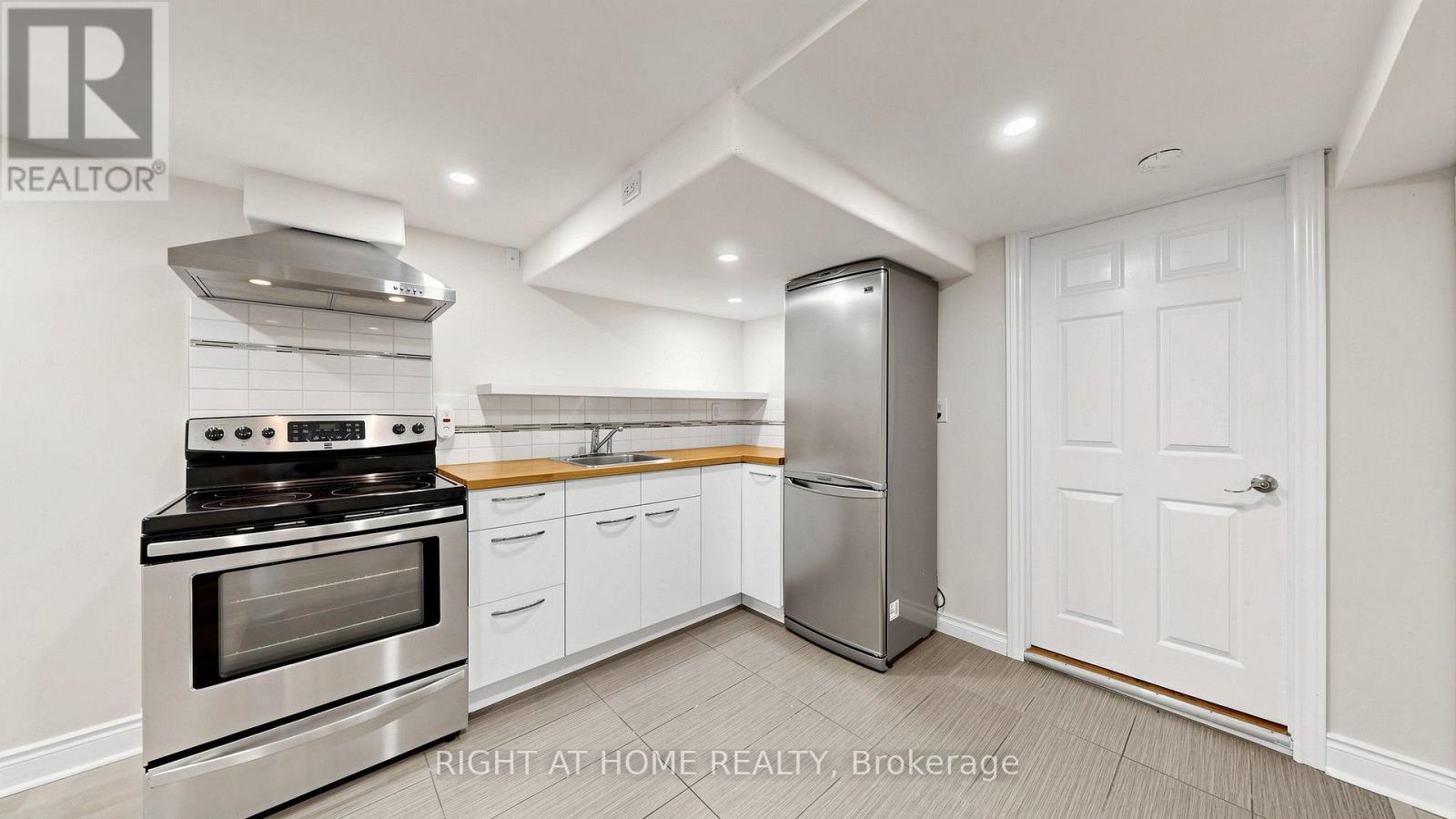 59 Longwood Road N Property Photo 21