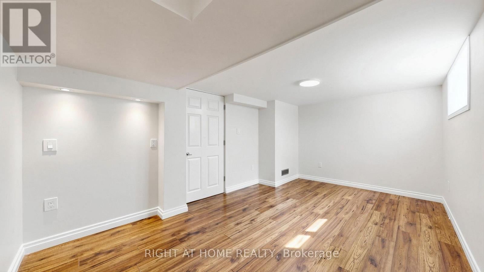 59 Longwood Road N Property Photo 23