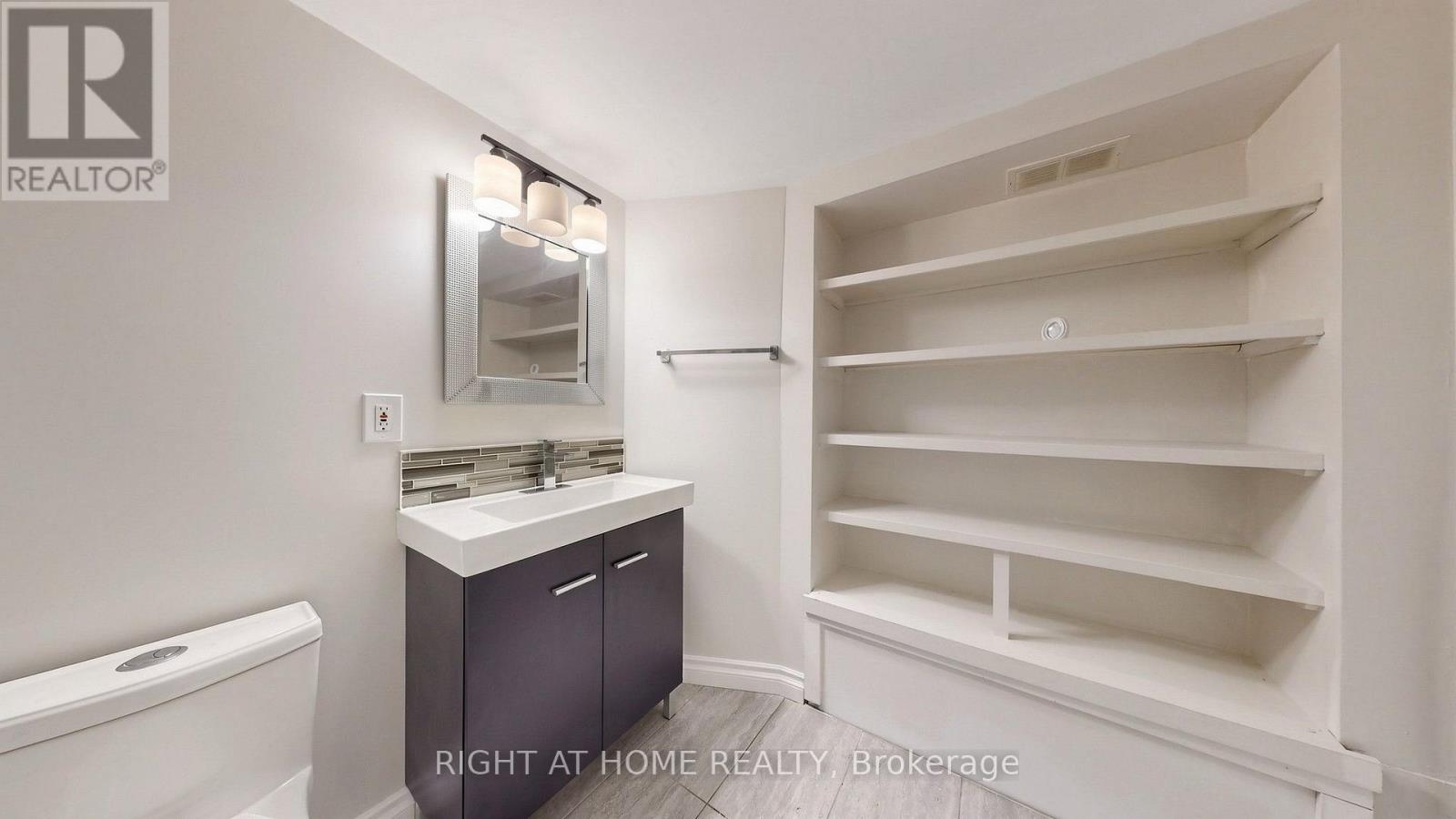 59 Longwood Road N Property Photo 28