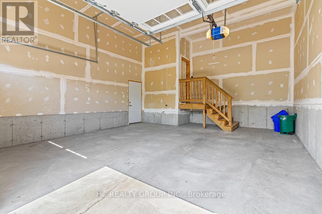 181 Yellow Birch Crescent Property Photo 24