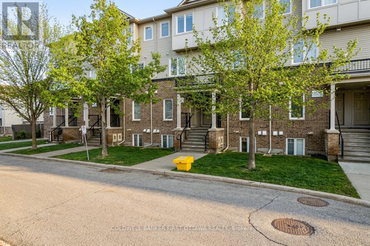 150 URBANCREST PRIVATE Property Photo 1