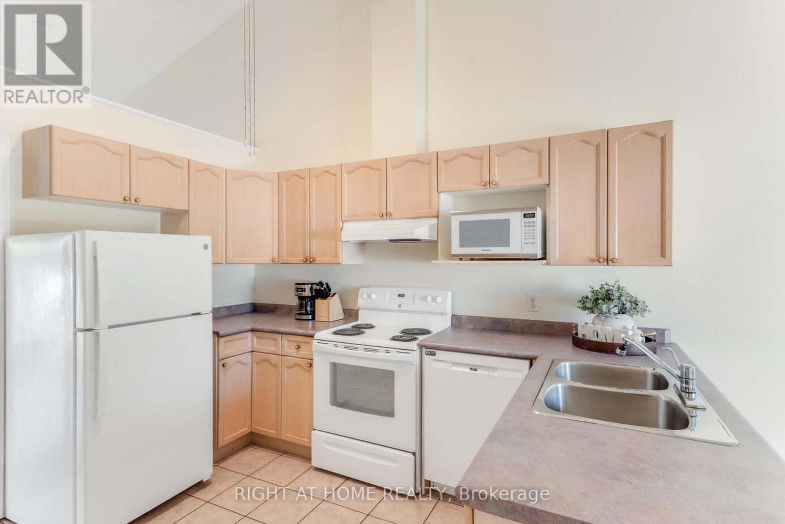 34 - 861 Shelborne Street Property Photo 7