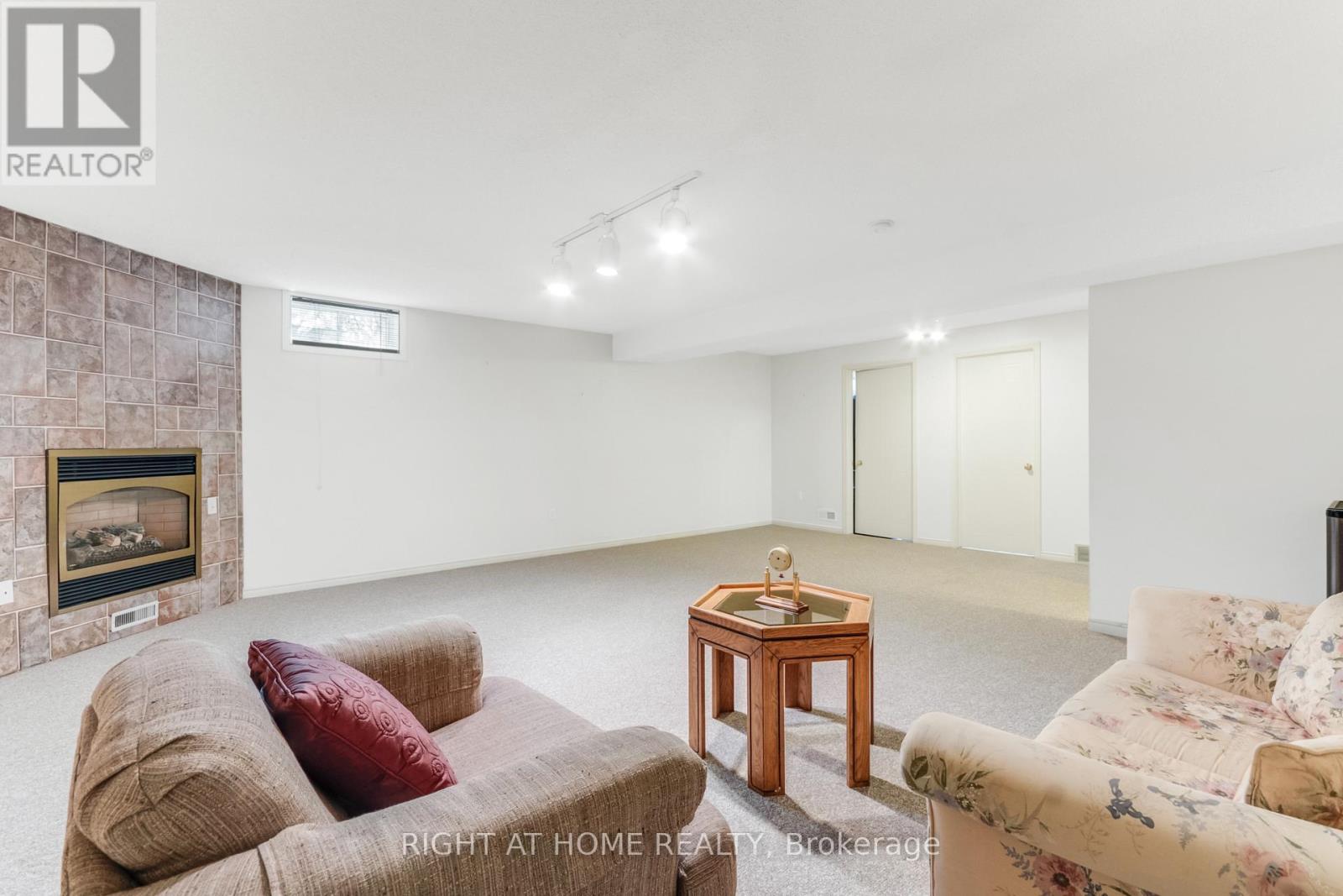 34 - 861 Shelborne Street Property Photo 23